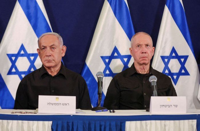Benjamín Netanyahu, junto a su exministro de Defensa Yoav Gallant, también con pedido de arresto. Benjamín Netanyahu, junto a su exministro de Defensa Yoav Gallant, también con pedido de arresto.