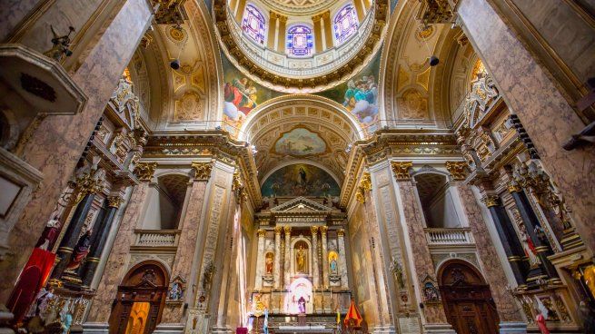 Refuerzan la seguridad en lugares vinculados al papa Francisco en la Ciudad de Buenos Aires