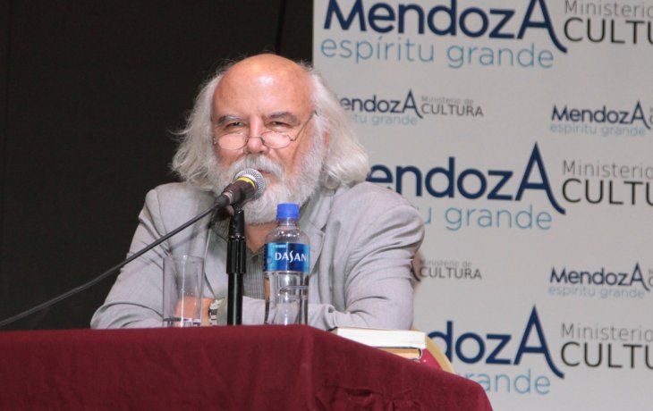 Juan Sasturain es el nuevo director de la Biblioteca Nacional.