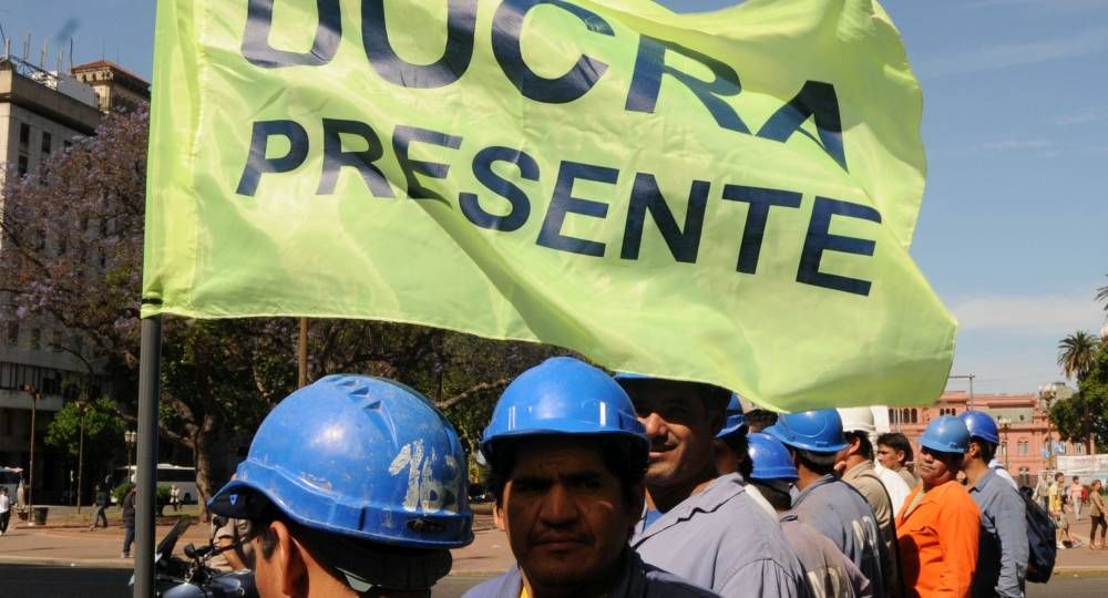 UOCRA se moviliza por despidos en la obra pública. UOCRA se moviliza por despidos en la obra pública.