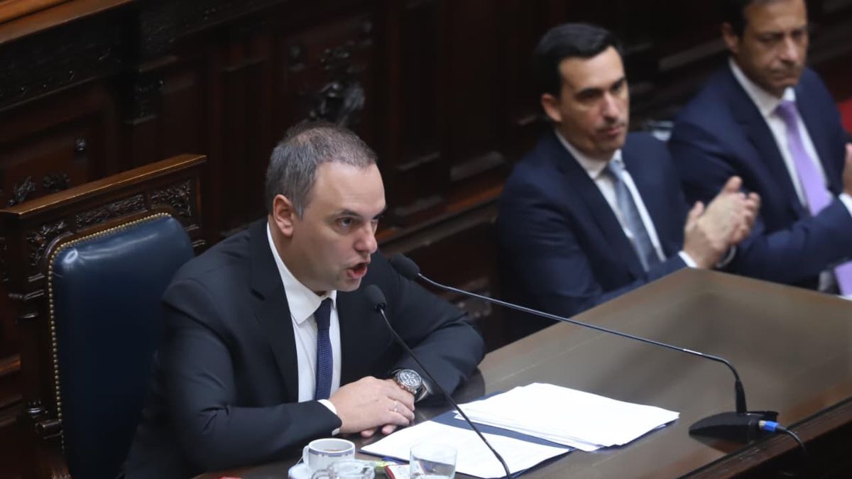 Un Manuel Adorni guionado expuso en Diputados: show de Javier Milei en la previa y pocas explicaciones