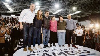 Acto 360. Molina recibió ayer a Vidal, Ritondo, Ocaña, Luján Rey y Salvador en un club de Quilmes.&nbsp;