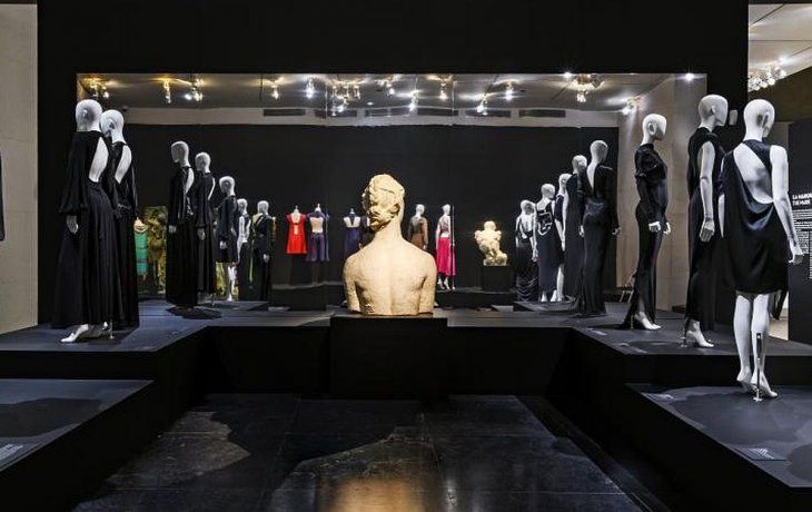 La exhibición se compone de más de cien diseños.&nbsp;