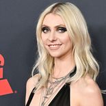 Taylor Momsen y un accidente con una araña en CDMX. Taylor Momsen y un accidente con una araña en CDMX.