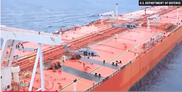 Las tropas norteamericanas abordando el M/T Tifani en el Océano Indico. Las tropas norteamericanas abordando el M/T Tifani en el Océano Indico.