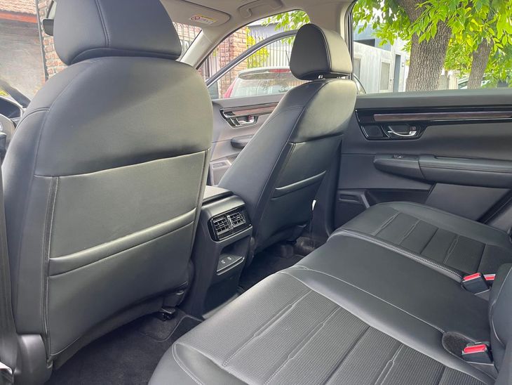In comfort is one of the highest points of this model. People who exceed 1.85 meters high will enjoy a pleasant trip in the rear seats even with a driver of the same stature. In comfort is one of the highest points of this model. People who exceed 1.85 meters high will enjoy a pleasant trip in the rear seats even with a driver of the same stature.