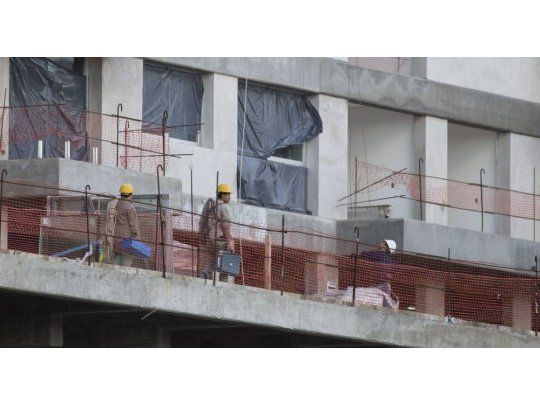 La construcción, luego de 18 meses en terreno positivo, bajó 1,5% anual en su volumen de inversión.