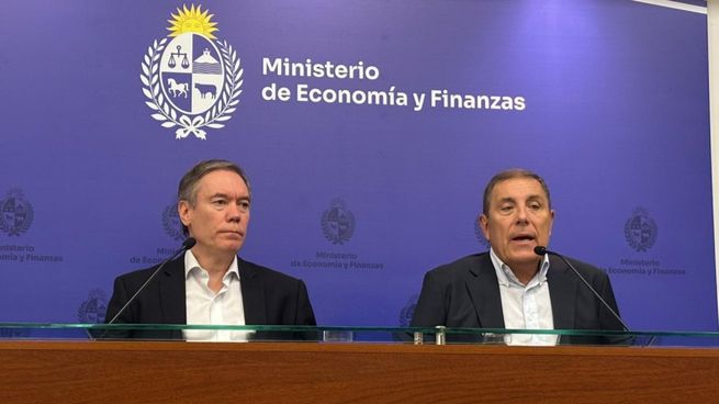 Gabriel Oddone y Martín Vallcorba debieron salir a aclarar los cambios del Fonasa tras un teléfono descompuesto.