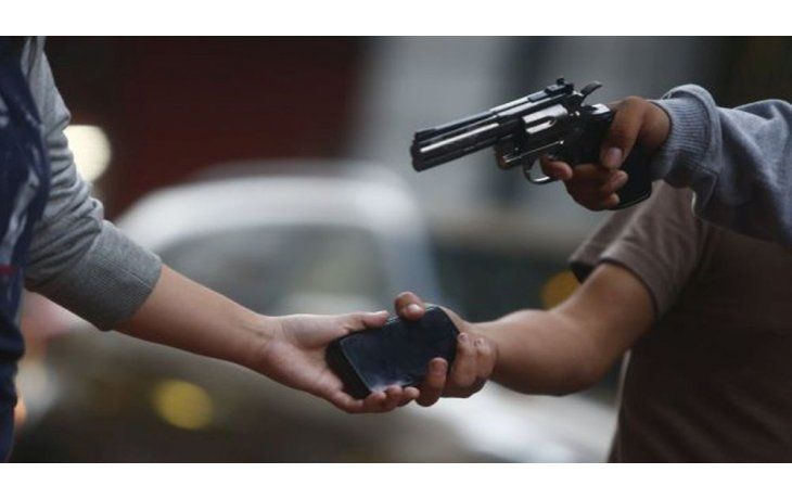 El 34% de los uruguayos se siente inseguro al caminar por la calle de noche. El 34% de los uruguayos se siente inseguro al caminar por la calle de noche.