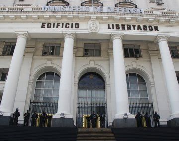 El Edificio Libertador, sede del Ministerio de Defensa. El Edificio Libertador, sede del Ministerio de Defensa.