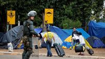 Cientos de manifestantes acamparon ante las puertas de distintos cuarteles del Ejército por todo el país, para intentar incorporar a los militares al intento de&nbsp; golpe de Estado.&nbsp;