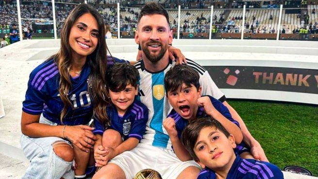 La familia de LIonel Messi tras ganar el Mundial en Qatar. La FIFA le dedicó un emotivo video en el dDía del Padre en la Argentina al mejor jugador del mundo.