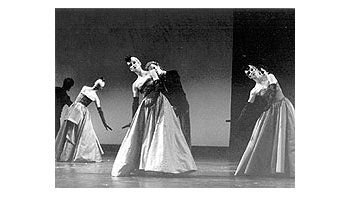 ámbito.com | El Ballet Establedel Colónresponde conexcelencia a loslineamientos deldespojado balletcreado por suactual director,Oscar Aráiz,hace más de 30años.