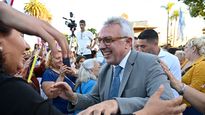 Cientos de vecinos y vecinas se acercaron al Honorable Concejo Deliberante (HCD) de Tigre para asistir a la ceremonia de asunción de Zamora como intendente.