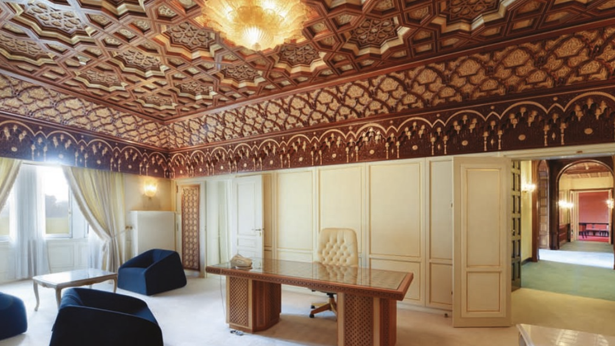 The impressive castle that belonged to the king of Morocco and may be the most expensive house in the world: it has 100 rooms and 3 elevators