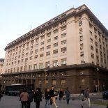 El Ministerio de Economía buscará renovar vencimientos por $8,6 billones con títulos que vencerán antes de las elecciones de 2027.