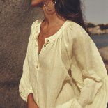 Menos prendas, mejores tejidos y mayor capacidad de combinación son la clave para este verano. Menos prendas, mejores tejidos y mayor capacidad de combinación son la clave para este verano.