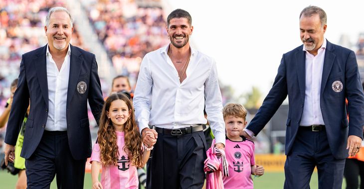 Rodrigo de Paul was presented at Inter Miami. Rodrigo de Paul was presented at Inter Miami.