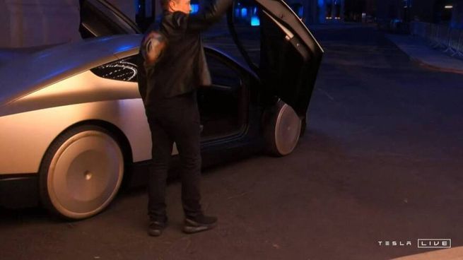 Archivo. Tesla busca recuperar territorio en la industria de los taxis autónomos.