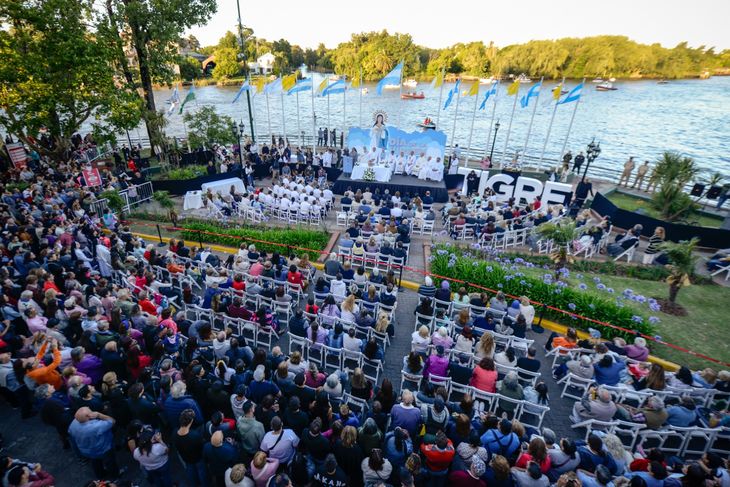 La celebración inició por la tarde en la Parroquia Inmaculada Concepción con la procesión a pie de la Virgen María, donde también realizaron la bendición de las casas de los vecinos. La celebración inició por la tarde en la Parroquia Inmaculada Concepción con la procesión a pie de la Virgen María, donde también realizaron la bendición de las casas de los vecinos.