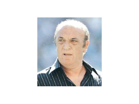 Alfio Basile dice que llegó a Racing «para ser campeón» y que quiere hablar con Teo Gutiérrez para convencerlo de que se quede.