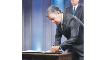 El presidente de Colombia, Juan Manuel Santos, firmó ayer un decreto para regular el cultivo, transformación, importación y exportación del cannabis.
