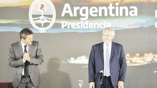 Acto. El Presidente y el ministro, ayer, en el Museo del Bicentenario.
