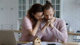 Los altos costos de ingreso y los cargos cuestionados por los inquilinos profundizan las dificultades para acceder a una vivienda en alquiler en la Ciudad de Buenos Aires. Los altos costos de ingreso y los cargos cuestionados por los inquilinos profundizan las dificultades para acceder a una vivienda en alquiler en la Ciudad de Buenos Aires.