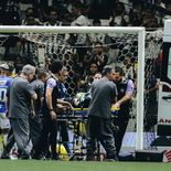 Atlético Mineiro sufrió dos bajas previo a la final de la Copa Sudamericana frente a Boca. En este caso, el que se retira en camilla es Vitao.