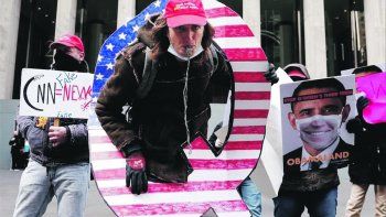 SIN FRENO. Miembros de la agrupación Qanon fueron protagonistas indiscutidos de la toma del Capitolio en enero pasado.&nbsp;