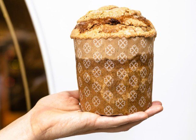 La fermentación lenta del Pan Dulce de Levando permite lograr una miga liviana, húmeda y muy fácil de comer. La fermentación lenta del Pan Dulce de Levando permite lograr una miga liviana, húmeda y muy fácil de comer.