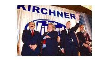 ámbito.com | Algarabía ayer en la localidad bonaerense de San Francisco Solano. Aníbal Fernández, Ginés González García, Néstor Kirchner y Felipe Solá, durante un acto oficial.