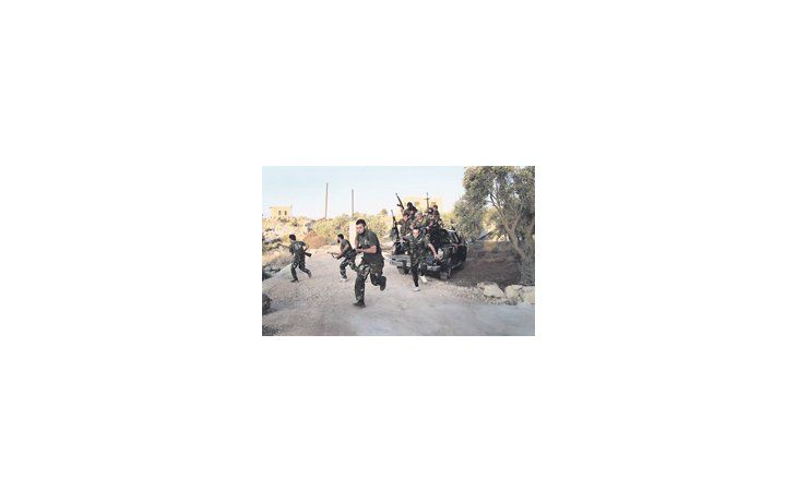 Milicianos opositores toman posiciones en la provincia de Idlib, norte de Siria. La dictadura de Bashar al Asad no logra frenar la insurrección.