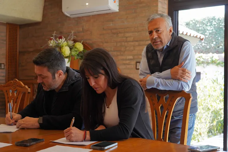 Cornejo impulsó las candidaturas de Petri y Verasay.