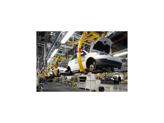 La producción de autos se hundió 20% por Brasil