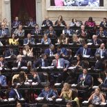 Amplío triunfo libertario, que volvió a hacer pesar su mayoría parlamentaria. Amplío triunfo libertario, que volvió a hacer pesar su mayoría parlamentaria.