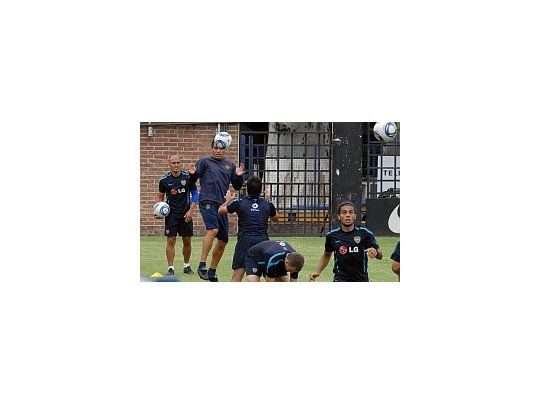 Juan Román Riquelme recibió el alta médica y entrenó con normalidad con vistas al partido del sábado ante All Boys.