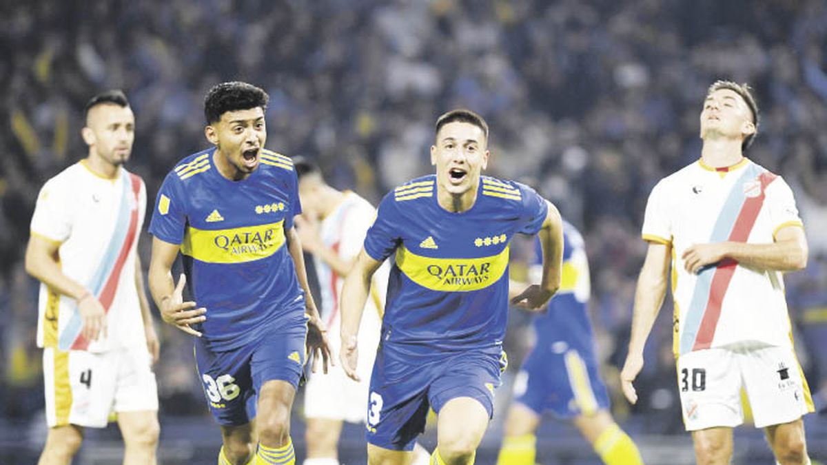 Boca debuted with a tight win
