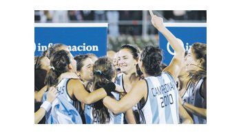 Las Leonas en el momento del festejo tras consagrarse el año pasado campeonas mundiales en Rosario.