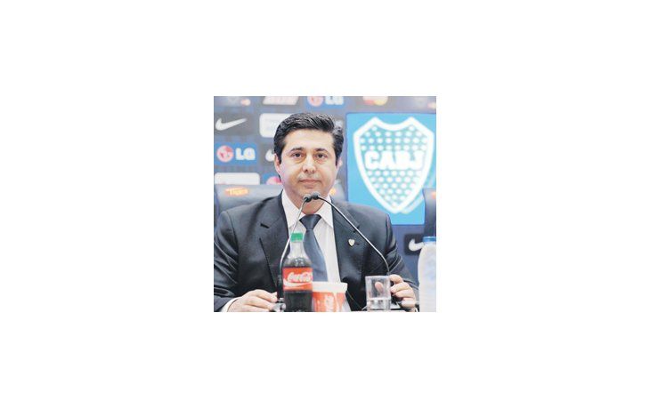Asumió oficialmente Daniel Angelici, quien confirmó a Falcioni como técnico y dijo que Boca irá por la Copa Libertadores.