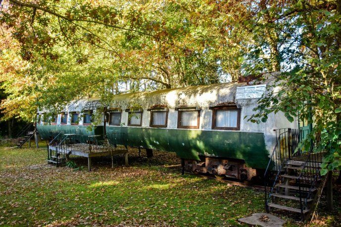 El pueblo creció a la par de la estación que fue inaugurada en 1894 por parte del Ferrocarril Central Argentino. El pueblo creció a la par de la estación que fue inaugurada en 1894 por parte del Ferrocarril Central Argentino.