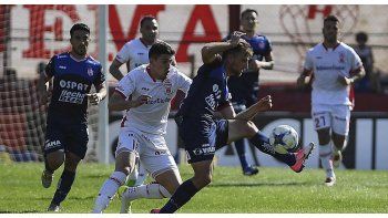 Huracán y Unión se conformaron con un deslucido punto