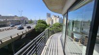 Un monoambiente con balcón a metros de la Autopista Arturo Frondizi, en el edificio MOCA 2, en Barracas