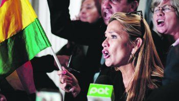 VAC&Iacute;O. Jeanine A&ntilde;ez prometi&oacute; elecciones pr&oacute;ximamente. Su nombramiento como sucesora de Evo Morales no est&aacute; contemplado en la Constituci&oacute;n, pero s&iacute; en un manual interno del Senado.&nbsp;