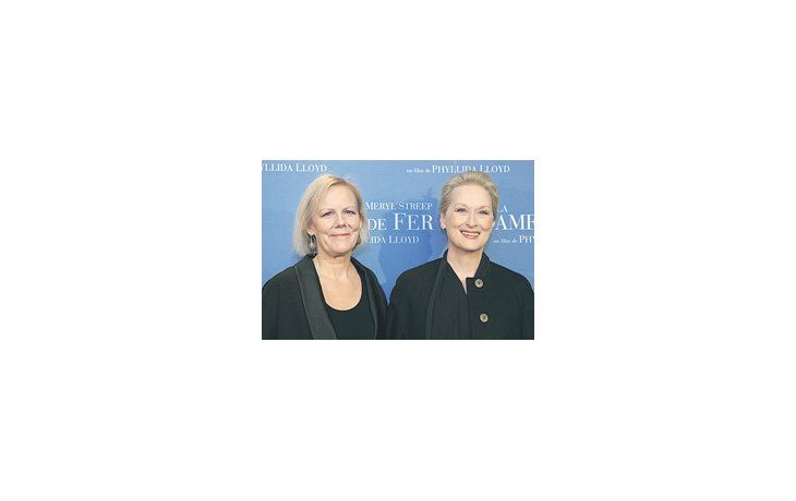Meryl Streep junto con la directora Phyllida Lloyd, durante la presentación en París de «La Dama de Hierro».