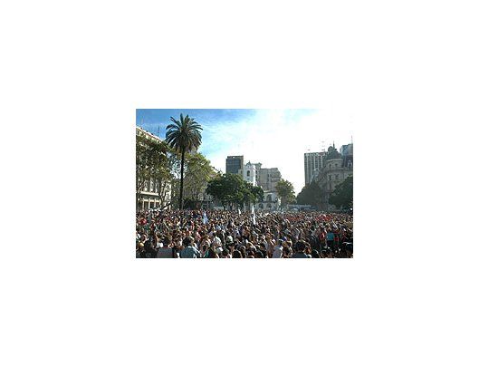 Miles de personas se hicieron presentes ayer en Plaza de Mayo.