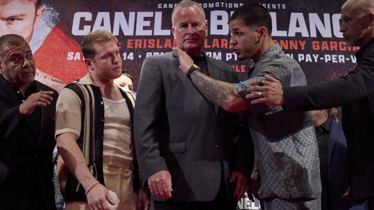 Saúl Canelo Alvarez defenderá la corona de peso supermediano ante Edgar Berlanga el próximo sábado 14 de septiembre. El portorriqueño dijo que va a noquear al mexicano o será él quien termine en la lona.