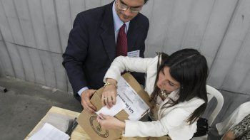 Los ciudadanos argentinos que vivan en el exterior podrán votar vía correo.