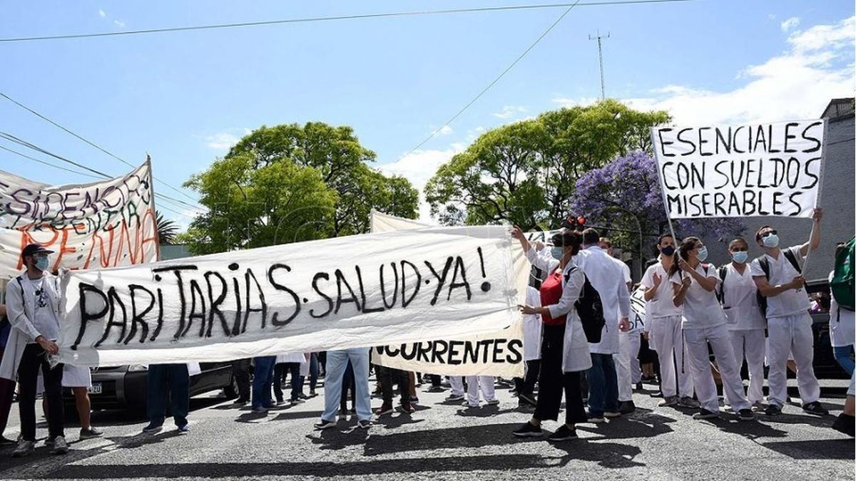 Profesionales de la salud llaman a un paro nacional por un aumento salarial