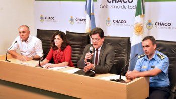 La ministra de Seguridad y Justicia, Gloria Zalazar; el fiscal Francisco De Obald&iacute;a; el Procurador General Jorge Canteros y el jefe de la Polic&iacute;a del Chaco, Fernando Romero, al confirmar la existencia de 27 personas con arresto domiciliario. &nbsp;